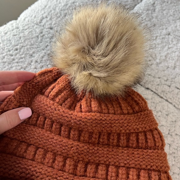 C.C pompom orange beanie - Picture 2 of 5